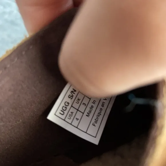Ugg’s brown kids size 4