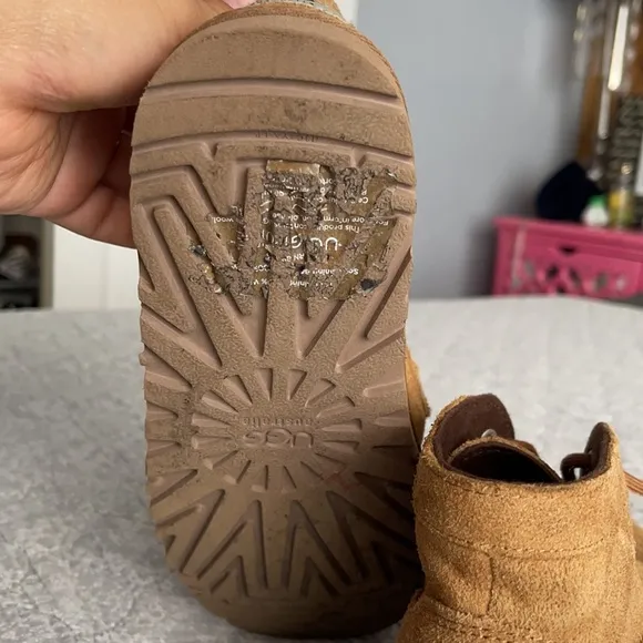 Ugg’s brown kids size 4