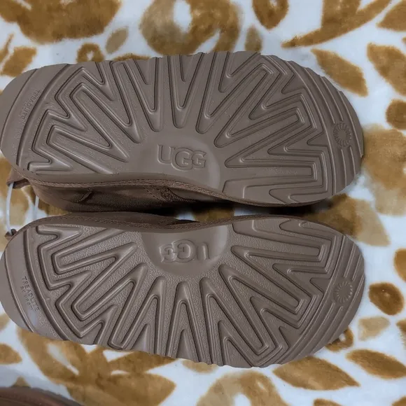 Uggs kid Brown Suede Boots