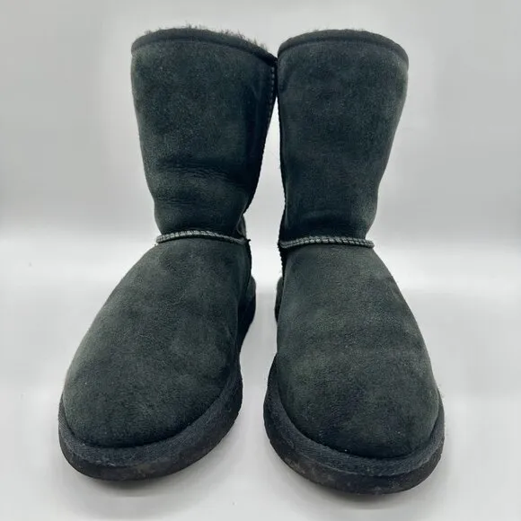 UGGs kids  Black Shearling Classic short waterproof boots 5251  Sz 4