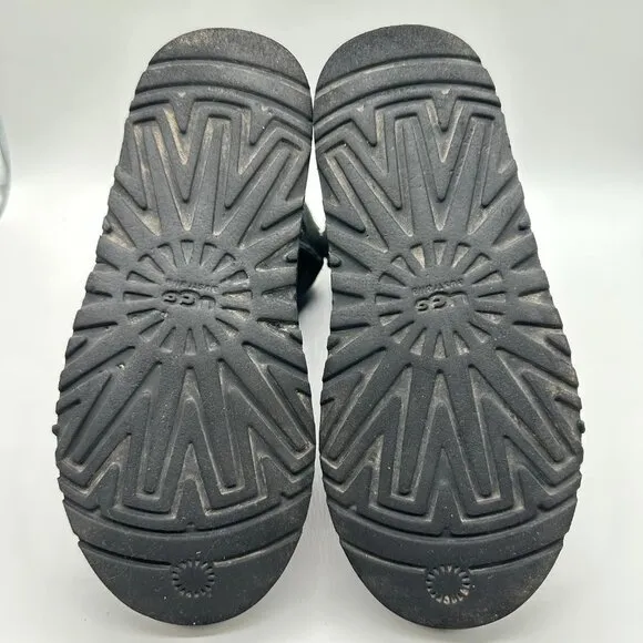UGGs kids  Black Shearling Classic short waterproof boots 5251  Sz 4