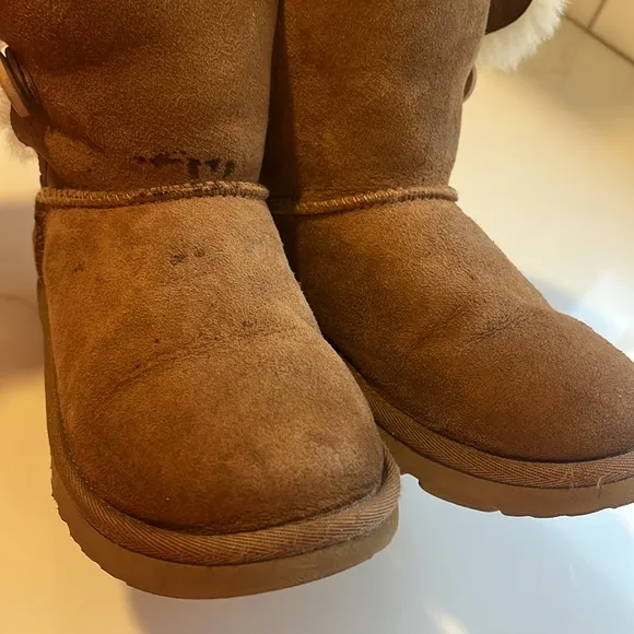 Ugh boots size 2