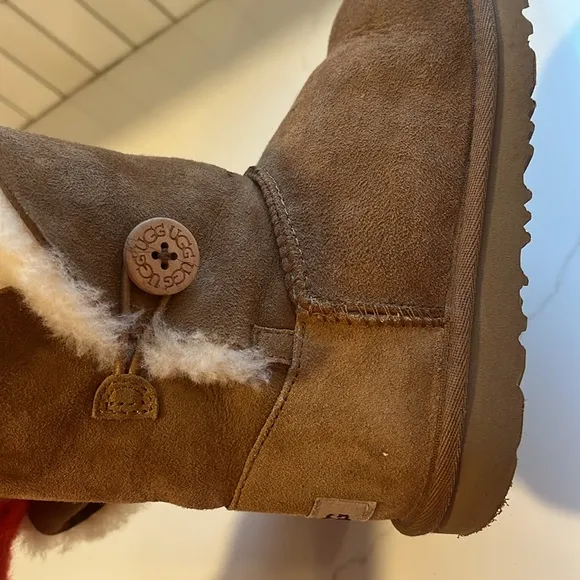 Ugh boots size 2