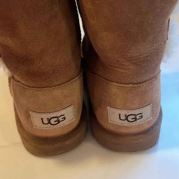 Ugh boots size 2