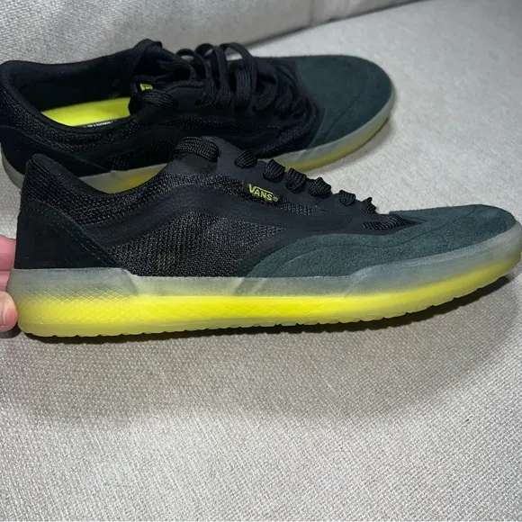 Vans Ave Black Sulphur Yellow Ultimate Waffle Skate Shoes Men's Size 8