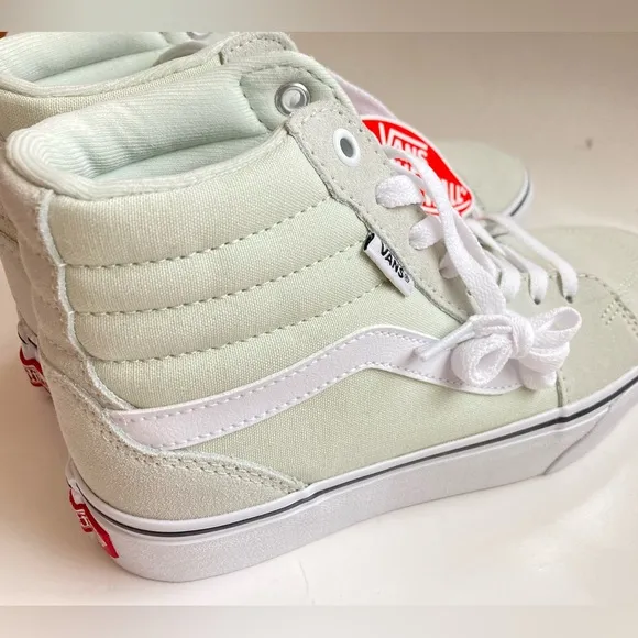 Vans hi tops sneakers SK 8 Vans pale green new Vans lace up hi top’s women’s 7.5