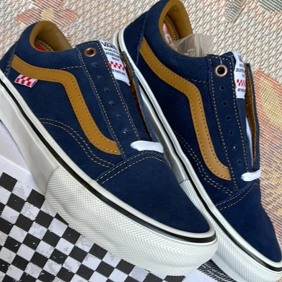 Vans Men’s Skate Old Skool (Reynolds) Navy/Golden BrownVN0A5FCB9CVSneakers G