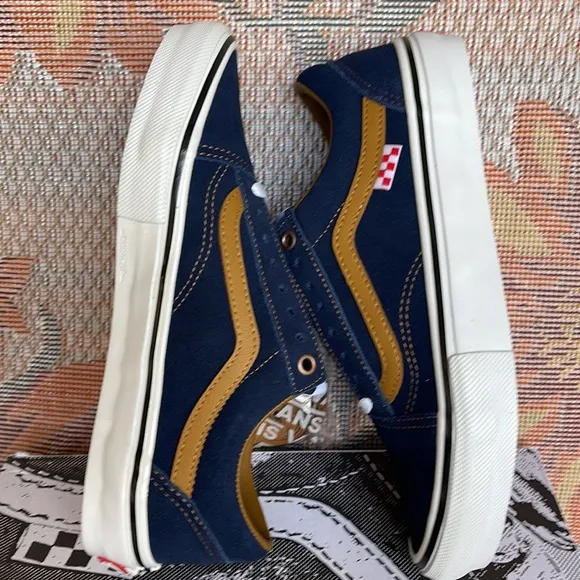 Vans Men’s Skate Old Skool (Reynolds) Navy/Golden BrownVN0A5FCB9CVSneakers G