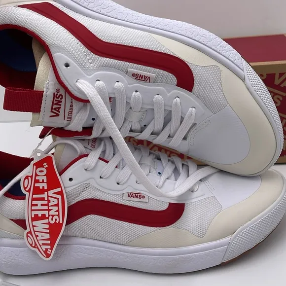 Vans Men’s White and Red Sneakers Ultrarange ExoTrue White/RedVN0A4U1KBJT