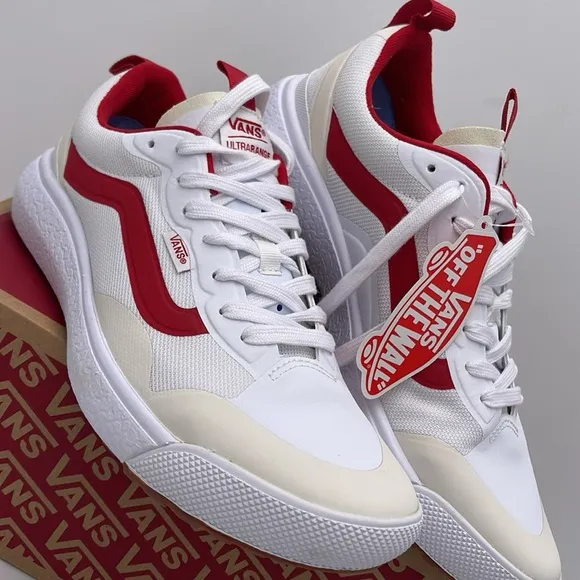 Vans Men’s White and Red Sneakers Ultrarange ExoTrue White/RedVN0A4U1KBJT