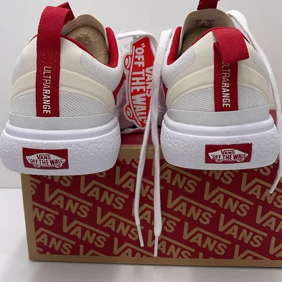 Vans Men’s White and Red Sneakers Ultrarange ExoTrue White/RedVN0A4U1KBJT