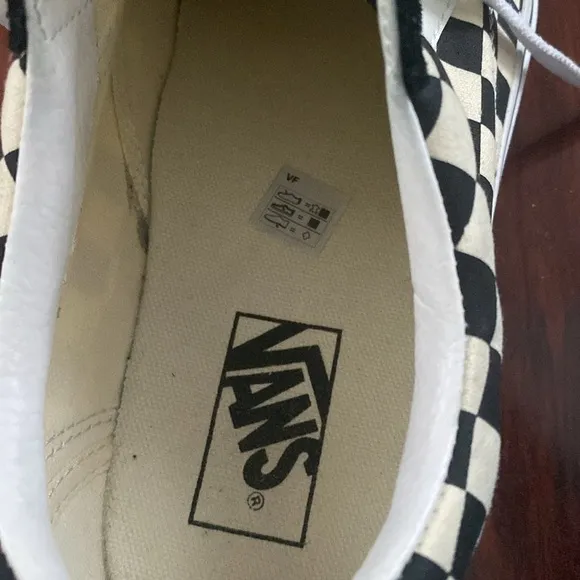 VANS “Off the Wall” Old Skool Blk/White Checkered low tops  NWOB