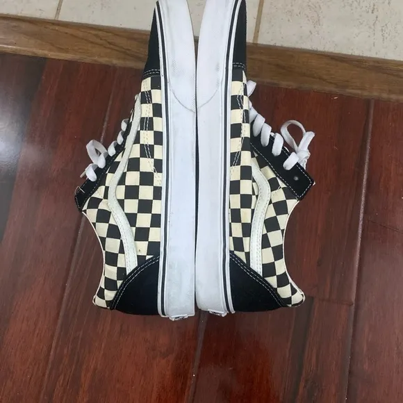 VANS “Off the Wall” Old Skool Blk/White Checkered low tops  NWOB