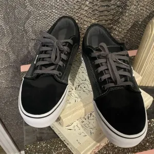 VANS SKATE CHUKKA LOW SHOES
