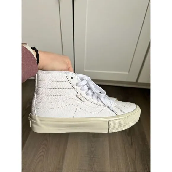 Vans Men’s 5.5 White Leather Hi Top Skate Shoes Sneakers Lace Up NWOT