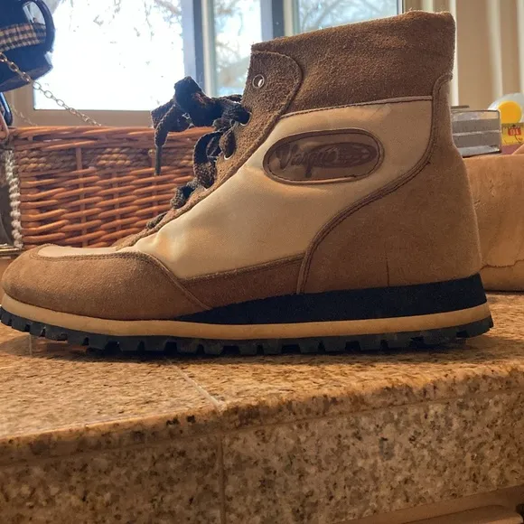 Vasque Vibram Sole Tan and Cream Boots Black Lug NEWISH LOOK Great condition