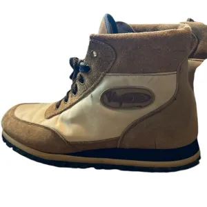 Vasque Vibram Sole Tan and Cream Boots Black Lug NEWISH LOOK Great condition