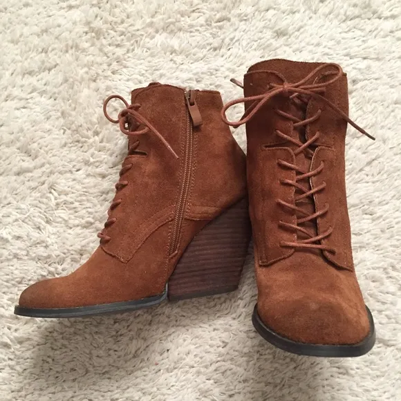 VERY VOLATILE Rust Suede Lace Up Wedge Boots Sz 7
