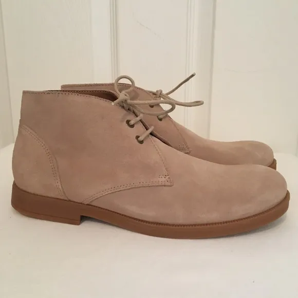 VINCE CAMUTO Kamin Suede Chukka Boots