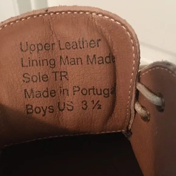 VINCE CAMUTO Kamin Suede Chukka Boots