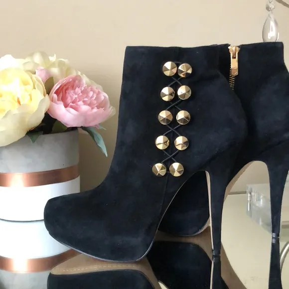 Vince Camuto Women's Jardine Black Genuine Soft Suede Heeled Booties Boots