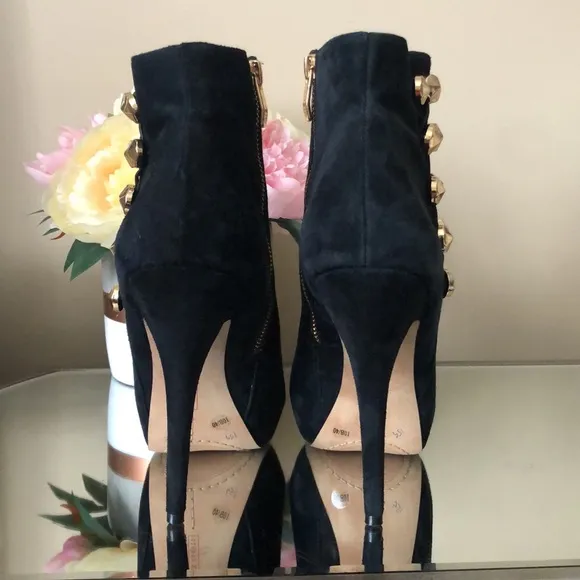Vince Camuto Women's Jardine Black Genuine Soft Suede Heeled Booties Boots