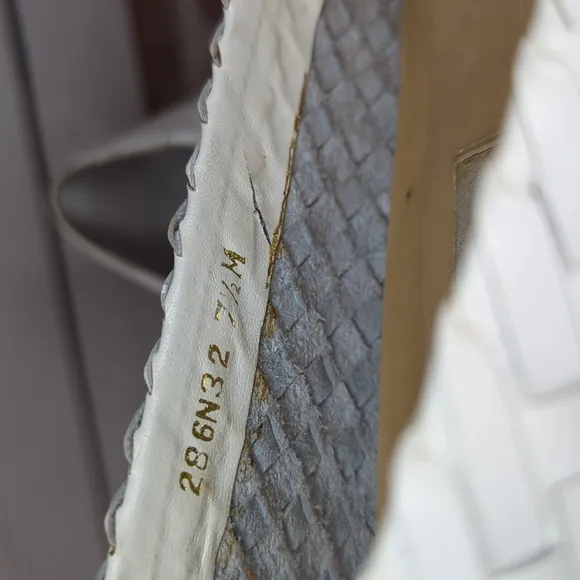 Vintage Naturalizer Women's 7.5 White Woven Leather Summer Flats 90s Y2K Sandals