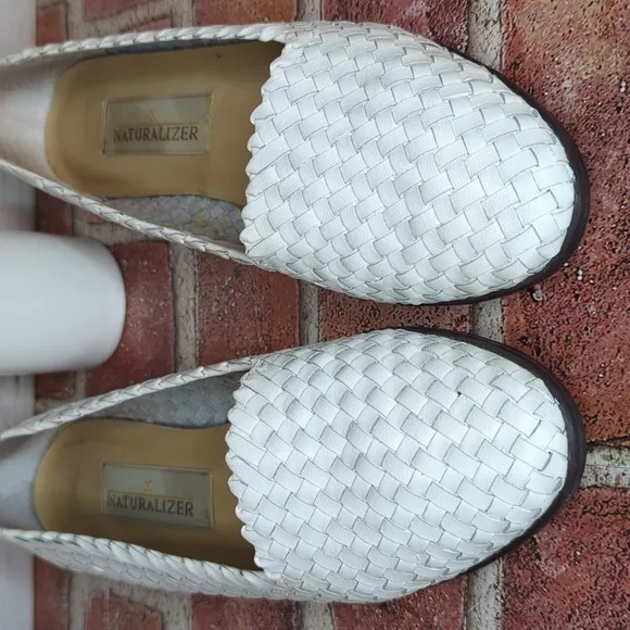 Vintage Naturalizer Women's 7.5 White Woven Leather Summer Flats 90s Y2K Sandals