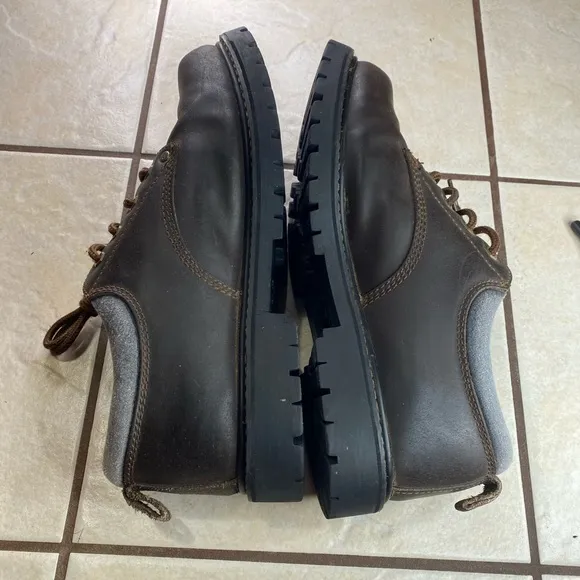 Vintage Y2K Skechers Mens leather shoes
