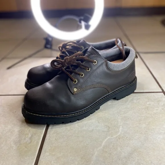 Vintage Y2K Skechers Mens leather shoes