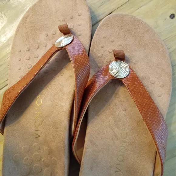 Vionic Hilda Woven Patern Faux Leather Women's Tan Sandals Size 9