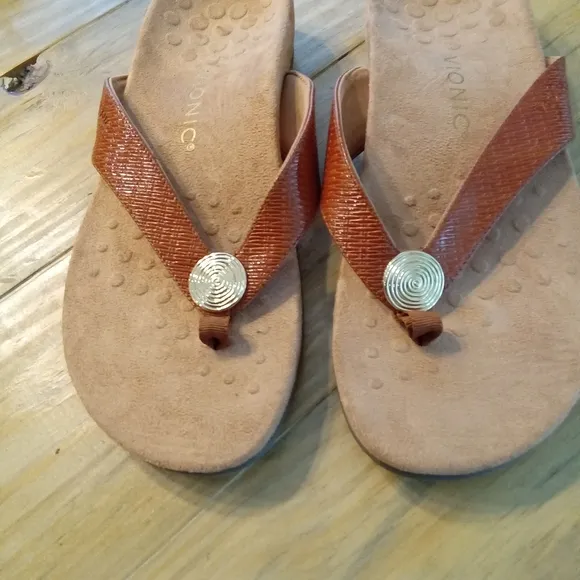 Vionic Hilda Woven Patern Faux Leather Women's Tan Sandals Size 9