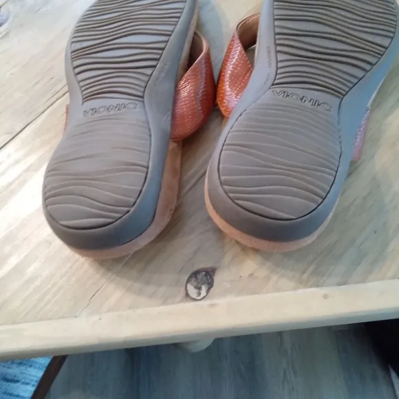 Vionic Hilda Woven Patern Faux Leather Women's Tan Sandals Size 9