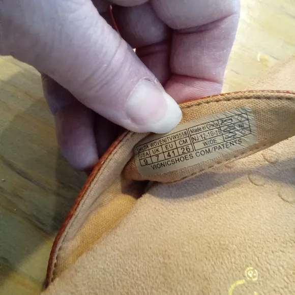 Vionic Hilda Woven Patern Faux Leather Women's Tan Sandals Size 9