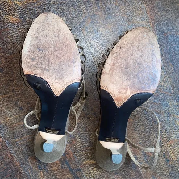 VNTG Nicole Miller delicate woven sandals