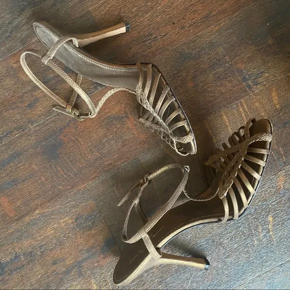 VNTG Nicole Miller delicate woven sandals