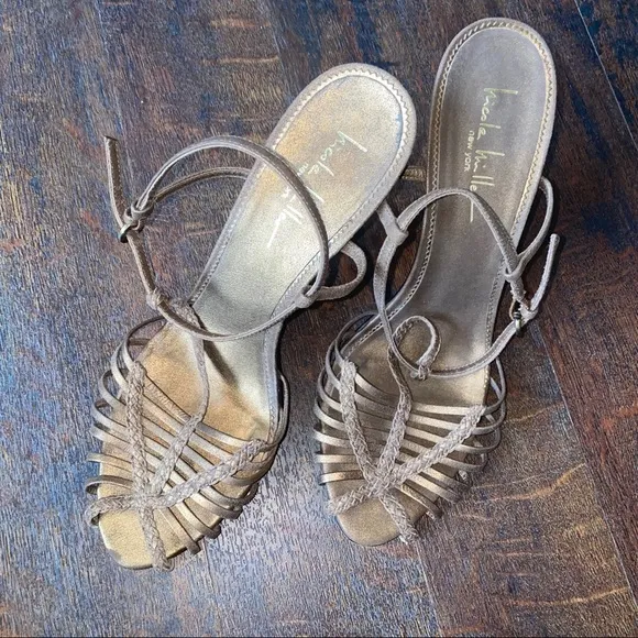 VNTG Nicole Miller delicate woven sandals