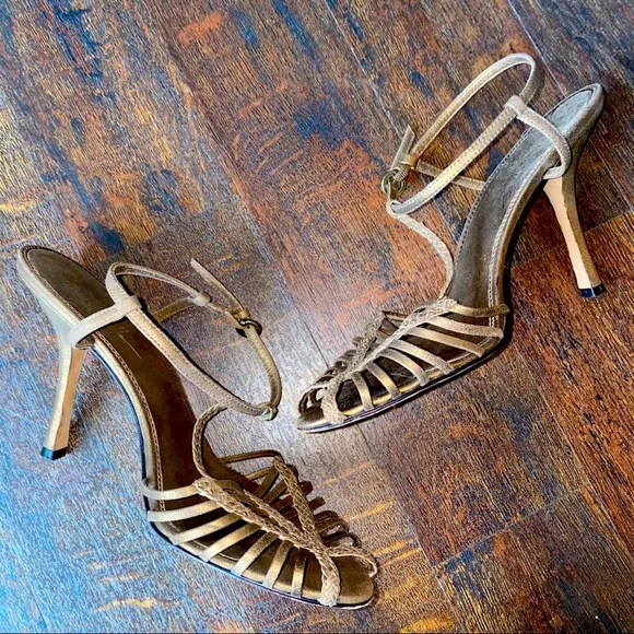 VNTG Nicole Miller delicate woven sandals