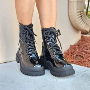Women's Combat Lace Up Ankle Block Heeled Boots Black Color