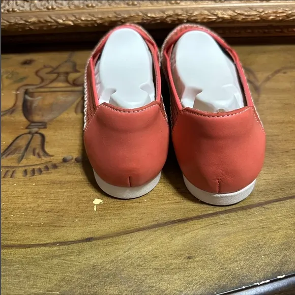 WOMEN'S EARTH ORIGINS LIZZY SLIP-ON SHOES Boat Shoes Slip On Size 9.5 W NEW