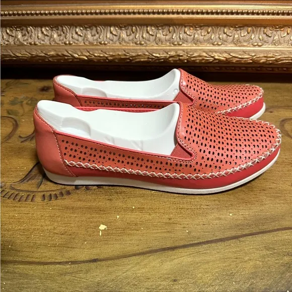 WOMEN'S EARTH ORIGINS LIZZY SLIP-ON SHOES Boat Shoes Slip On Size 9.5 W NEW