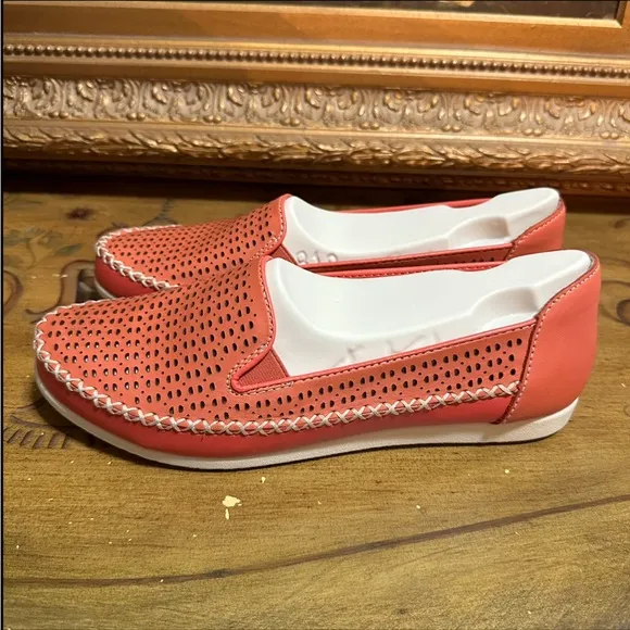 WOMEN'S EARTH ORIGINS LIZZY SLIP-ON SHOES Boat Shoes Slip On Size 9.5 W NEW