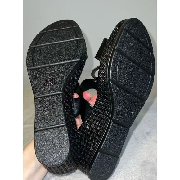 Women’s Italian Shoemaker Black Wedge Sandals 8