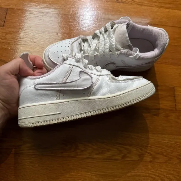 Womens White Velcro Nike Air Force Ones Low Tops