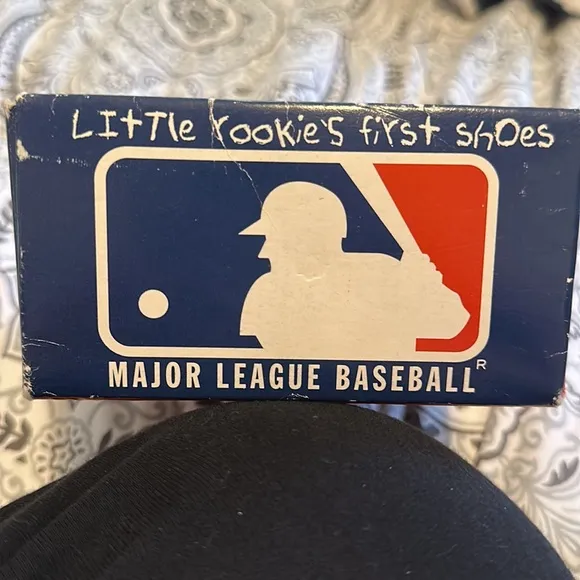 Year 2000 collectors edition New York Yankees Little Rookies first shoes