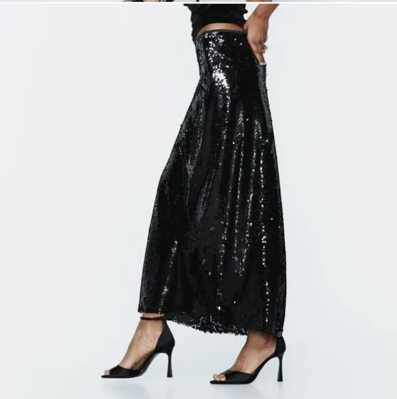 ZARA SEQUIN MIDI SKIRT size XS Black
